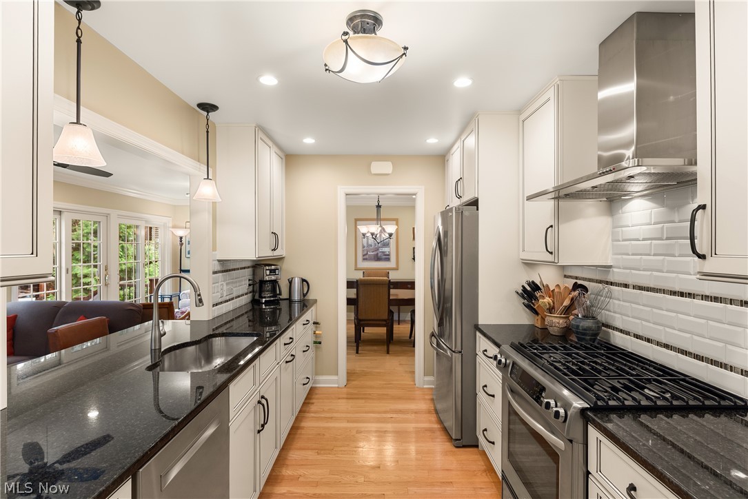 26900 Wolf Road Bay Village OH 44140