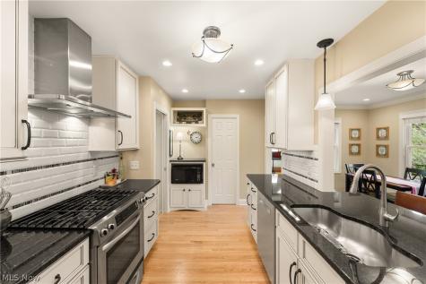 26900 Wolf Road Bay Village OH 44140