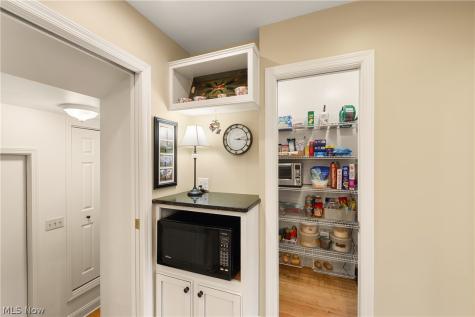 26900 Wolf Road Bay Village OH 44140