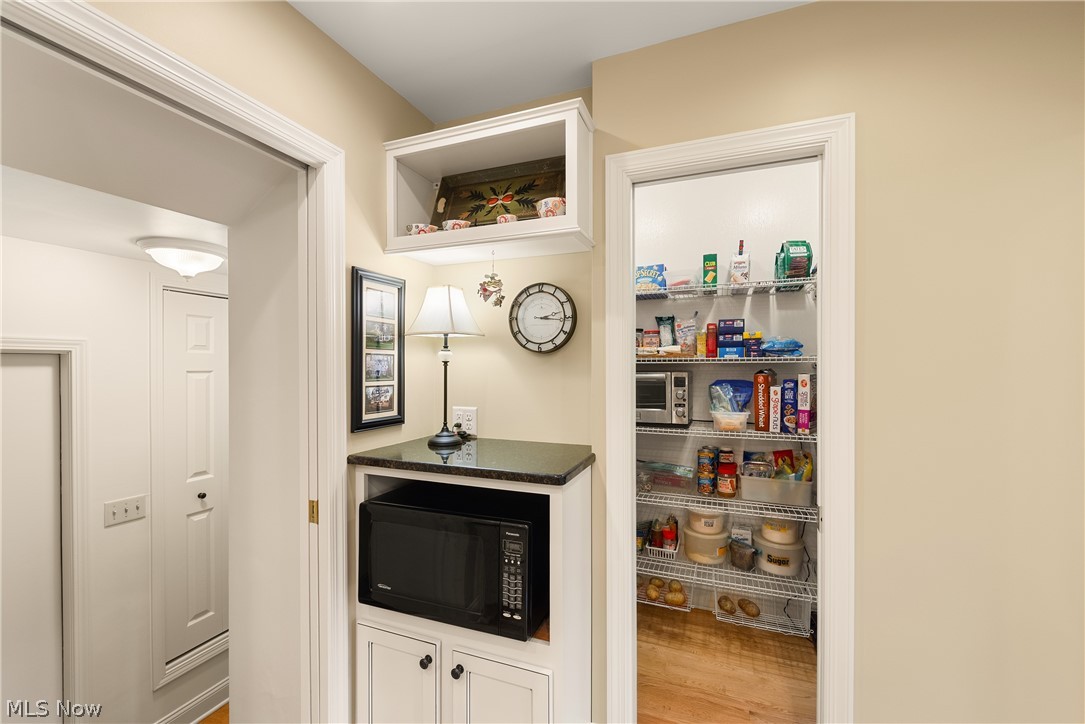 26900 Wolf Road Bay Village OH 44140