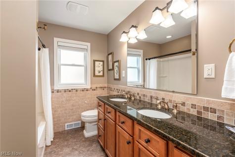 26900 Wolf Road Bay Village OH 44140