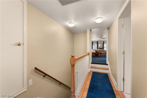 26900 Wolf Road Bay Village OH 44140