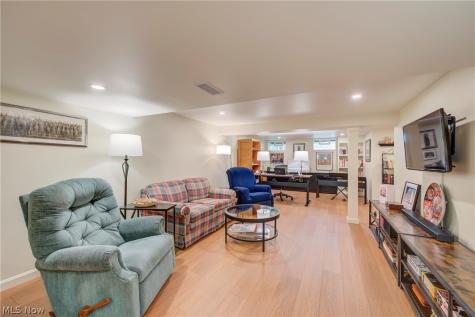 26900 Wolf Road Bay Village OH 44140