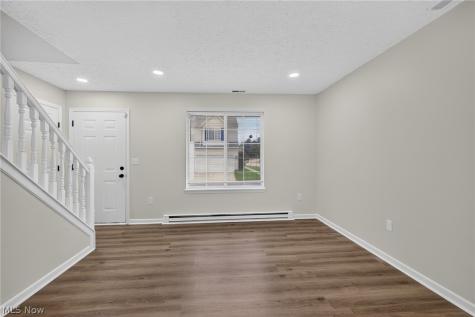 1115 Oxford Circle Akron OH 44312