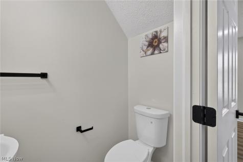 1115 Oxford Circle Akron OH 44312