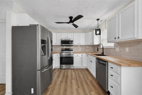 1115 Oxford Circle Akron OH 44312