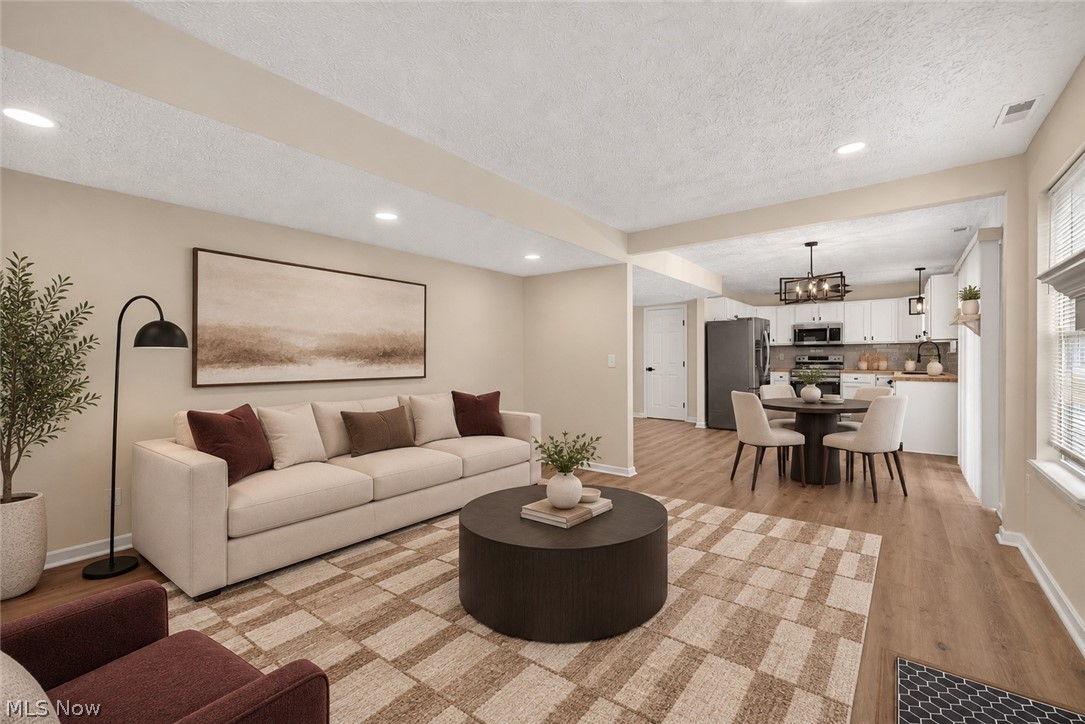 1115 Oxford Circle Akron OH 44312