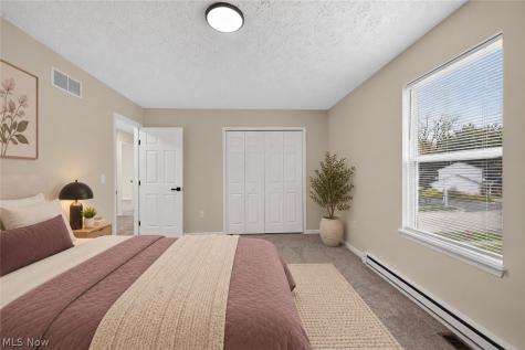 1115 Oxford Circle Akron OH 44312