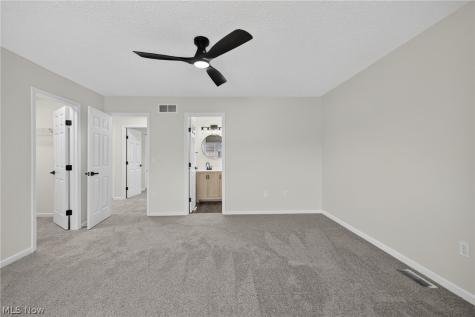 1115 Oxford Circle Akron OH 44312