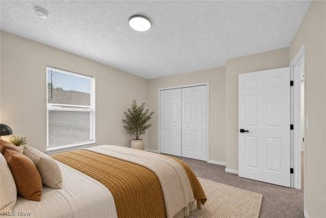1115 Oxford Circle Akron OH 44312