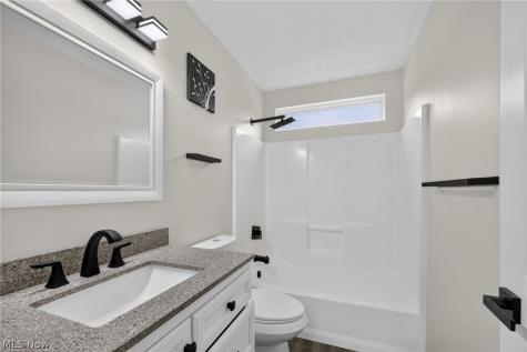1115 Oxford Circle Akron OH 44312