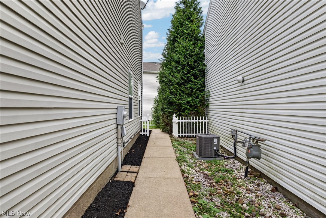 1115 Oxford Circle Akron OH 44312