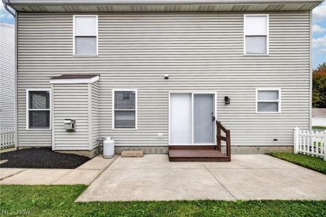 1115 Oxford Circle Akron OH 44312
