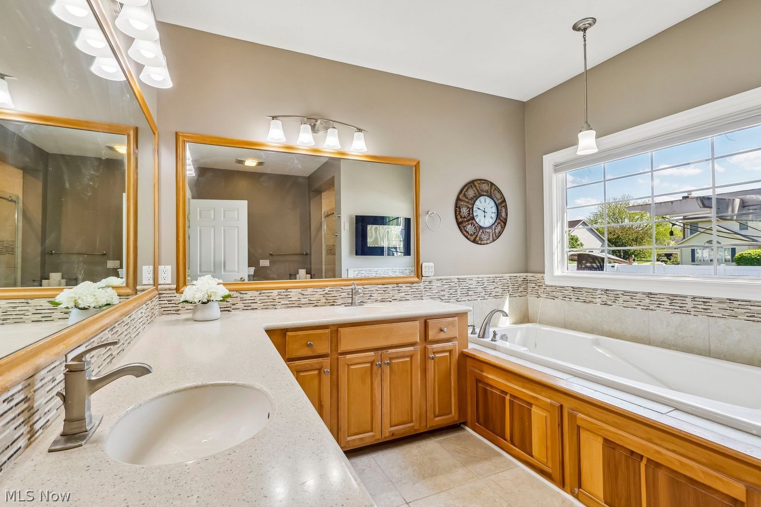 2752 Aylesbury Street NW North Canton OH 44720