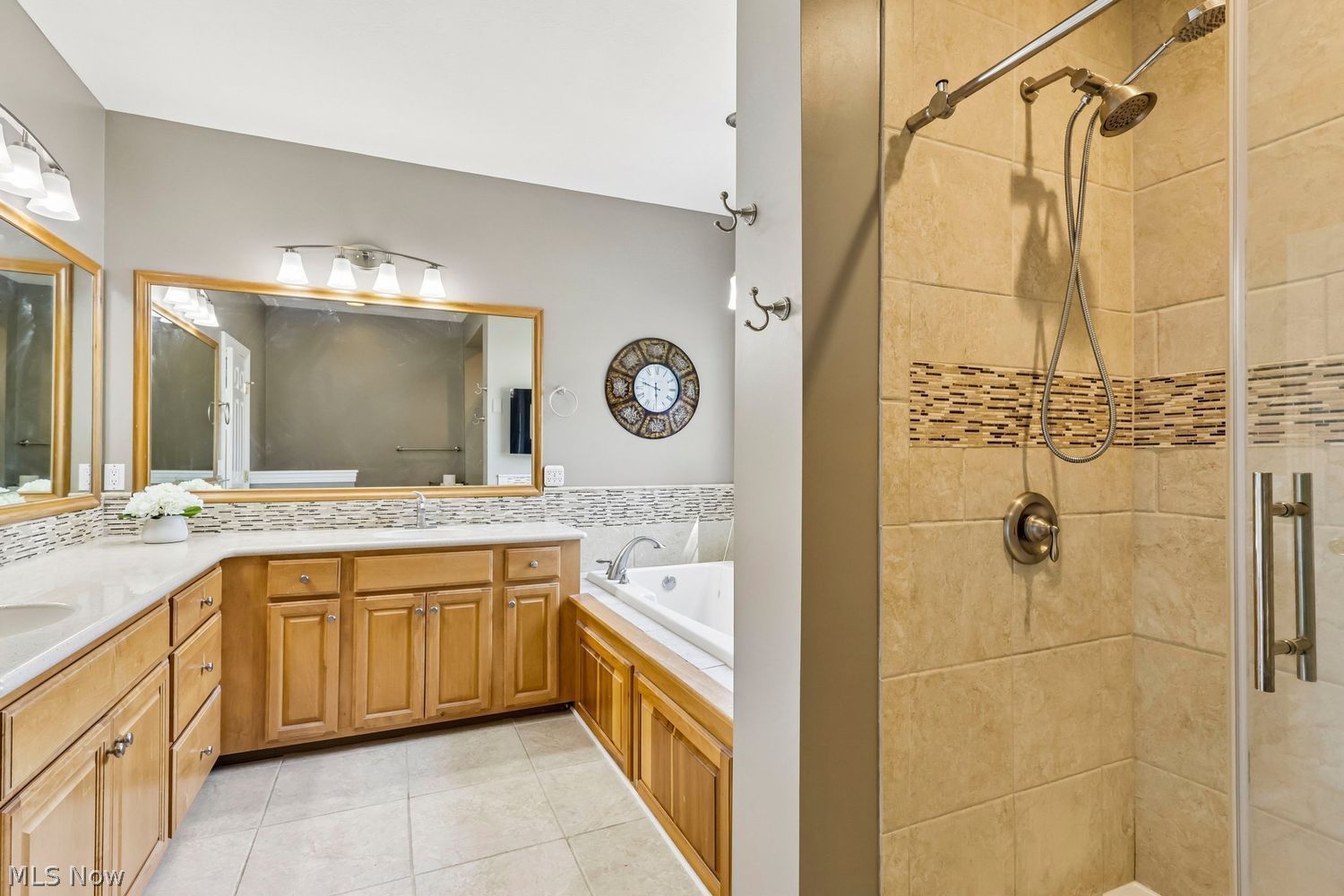 2752 Aylesbury Street NW North Canton OH 44720