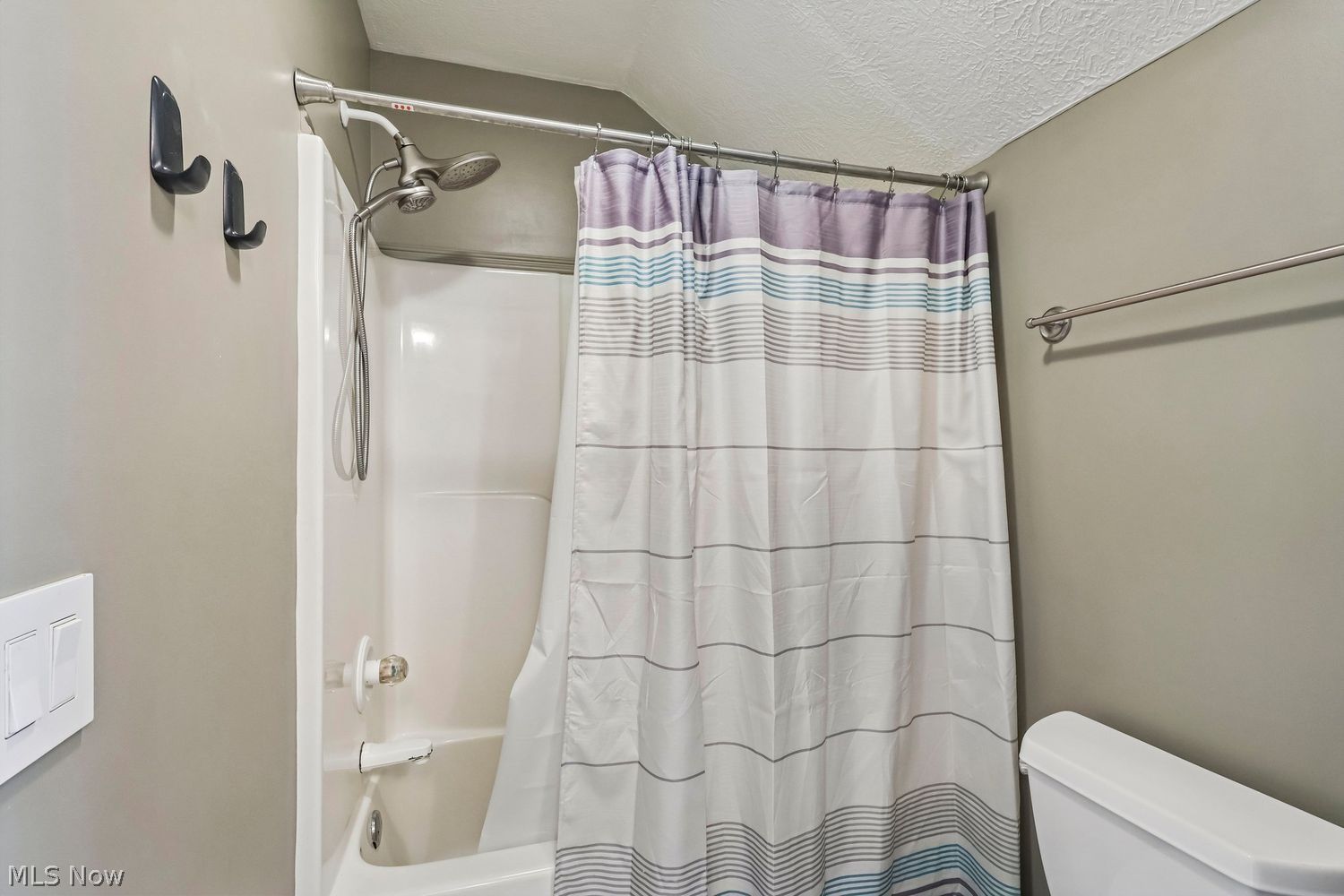 2752 Aylesbury Street NW North Canton OH 44720