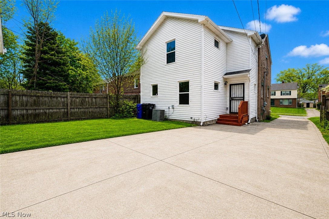 17511 Throckley Avenue Cleveland OH 44128