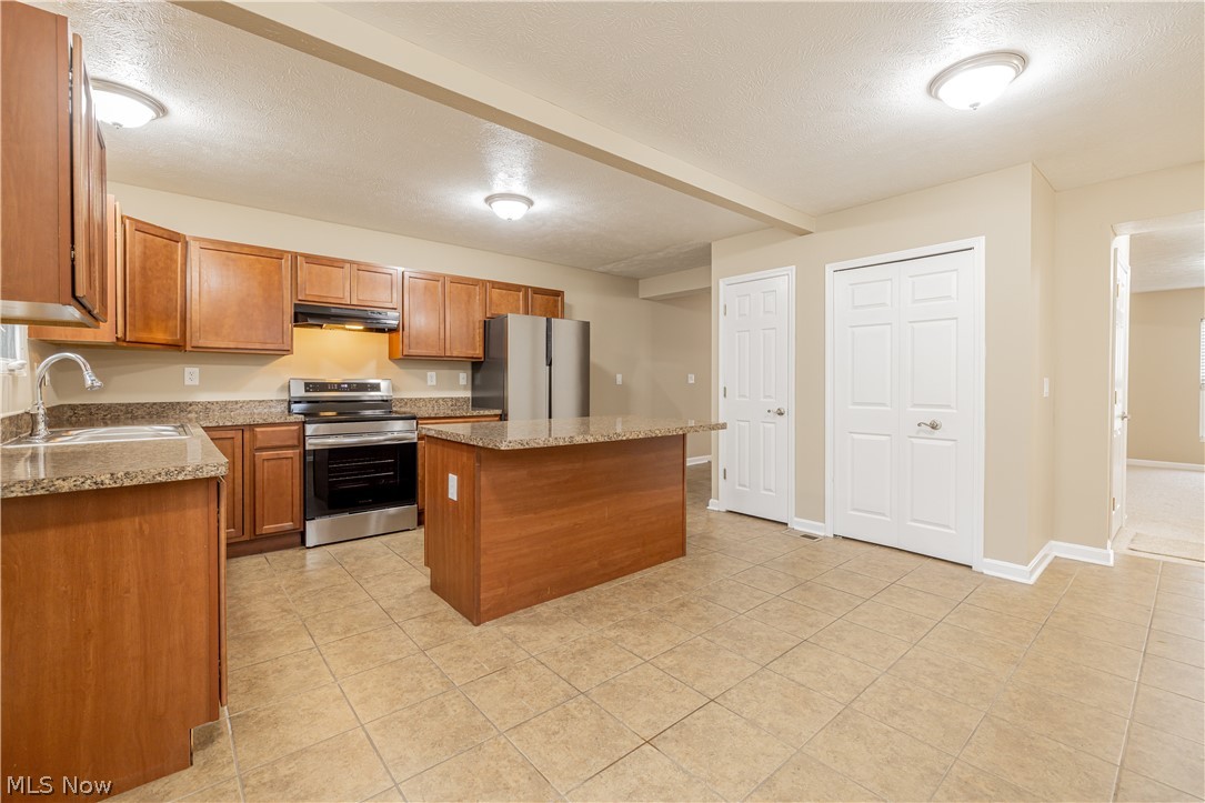 17511 Throckley Avenue Cleveland OH 44128