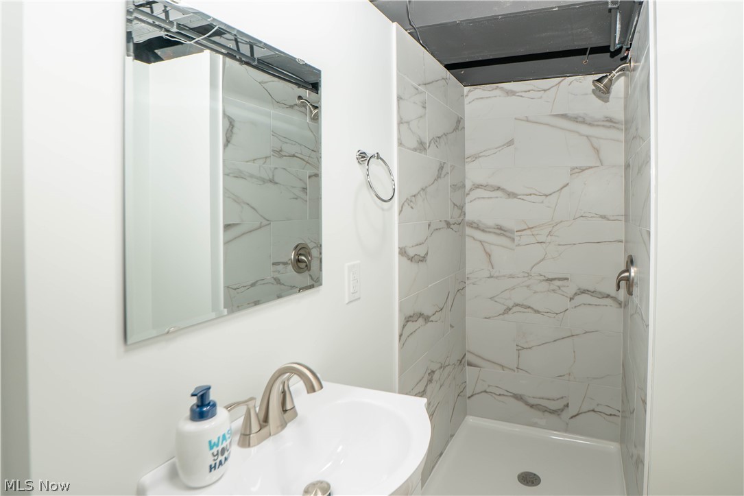 359 Lincoln Avenue Barberton OH 44203