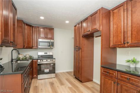 359 Lincoln Avenue Barberton OH 44203