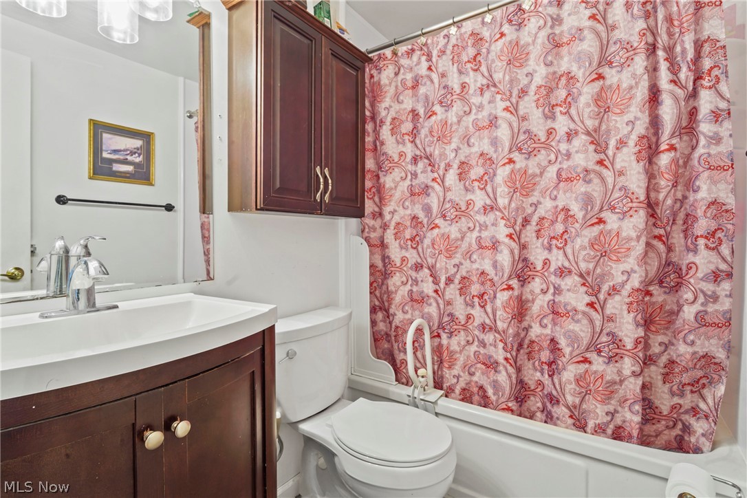 1005 Leslie Lane Girard OH 44420