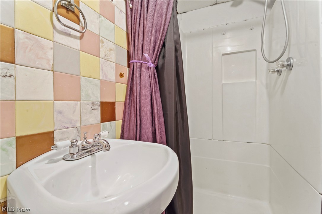 1005 Leslie Lane Girard OH 44420