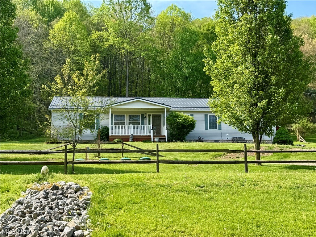 1816 Mud Run Road SE New Philadelphia OH 44663