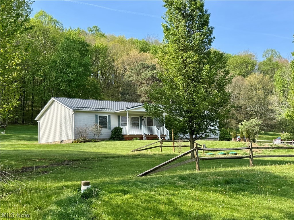 1816 Mud Run Road SE New Philadelphia OH 44663