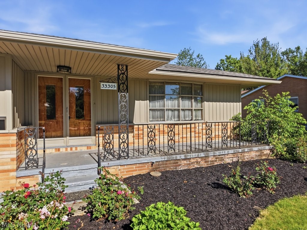 33305 W Sharondale Drive Solon OH 44139