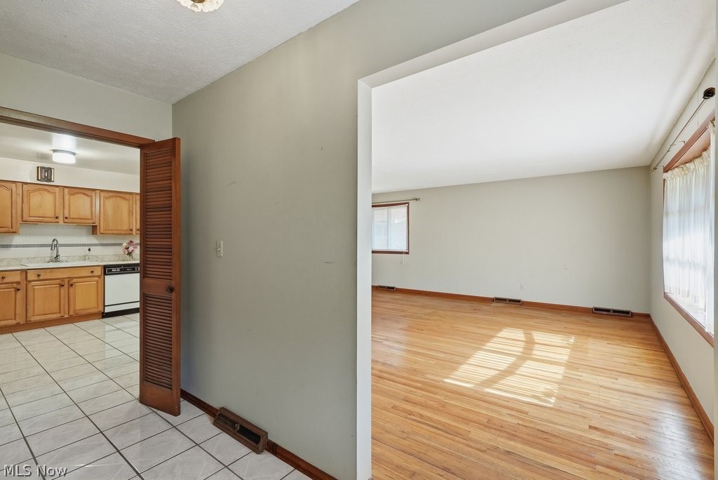 33305 W Sharondale Drive Solon OH 44139