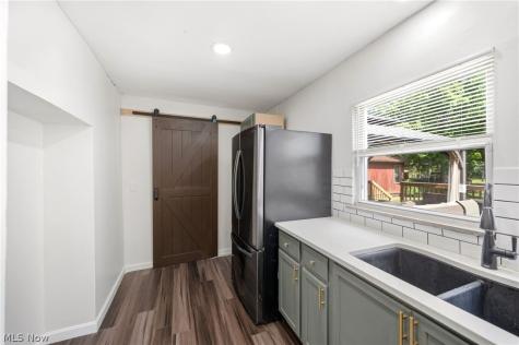 12958 W Pleasant Valley Road Parma OH 44130