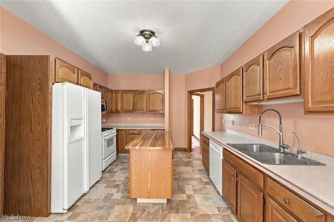 11735 Tall Pines Drive Chardon OH 44024