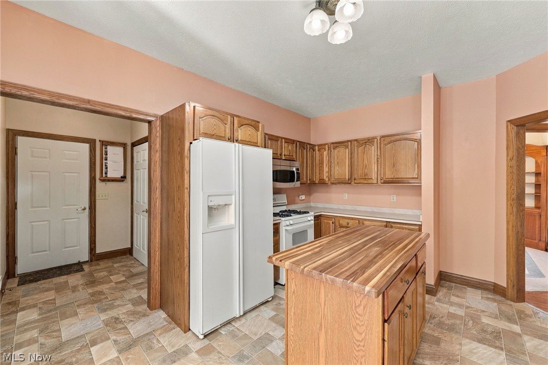 11735 Tall Pines Drive Chardon OH 44024