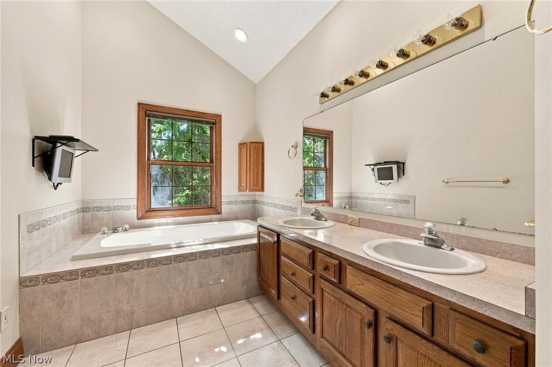 11735 Tall Pines Drive Chardon OH 44024
