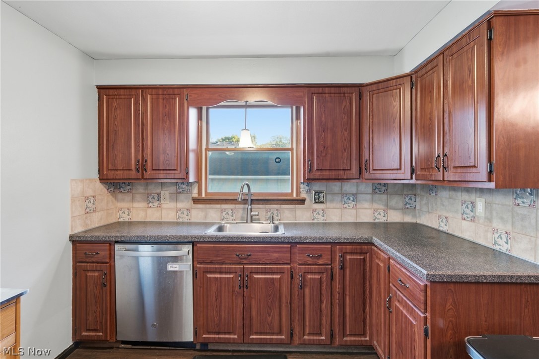 16420 Parklawn Avenue Middleburg Heights OH 44130