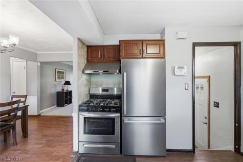 16420 Parklawn Avenue Middleburg Heights OH 44130