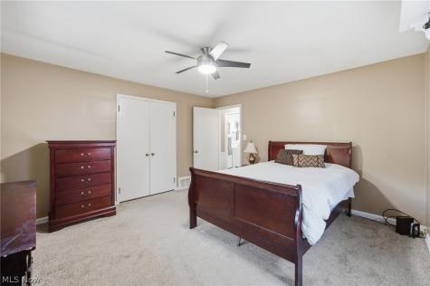 16420 Parklawn Avenue Middleburg Heights OH 44130