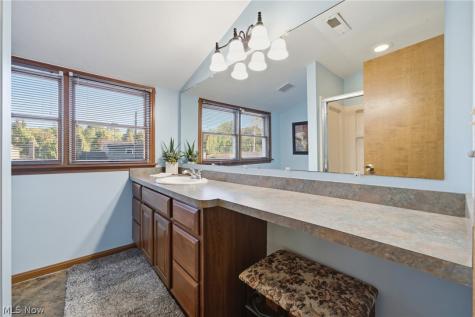 16420 Parklawn Avenue Middleburg Heights OH 44130