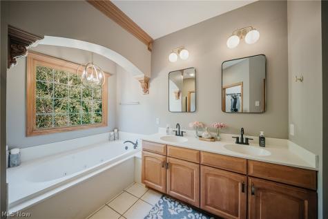 5573 Nettlecreek Avenue NW Massillon OH 44646