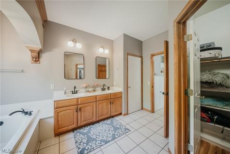 5573 Nettlecreek Avenue NW Massillon OH 44646