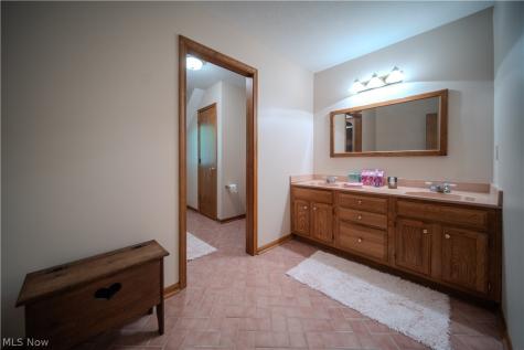 4502 Glen Eagle Drive Brecksville OH 44141