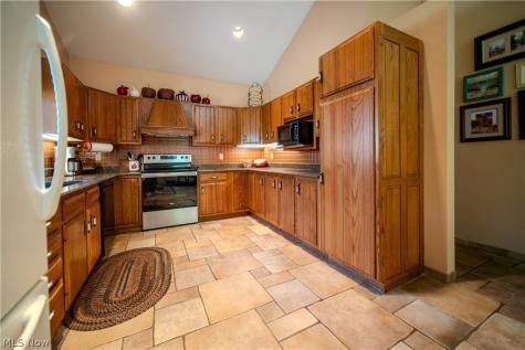 4502 Glen Eagle Drive Brecksville OH 44141