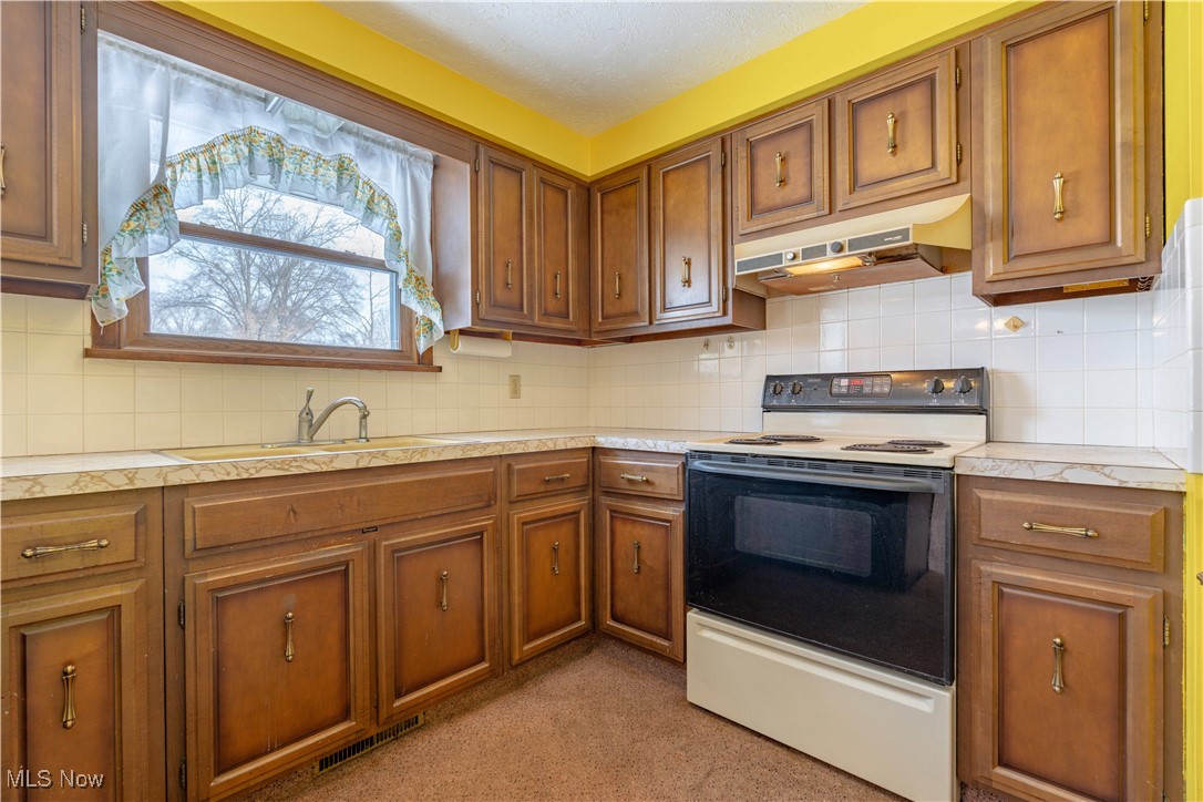 5611 Cherokee Avenue NW North Canton OH 44720