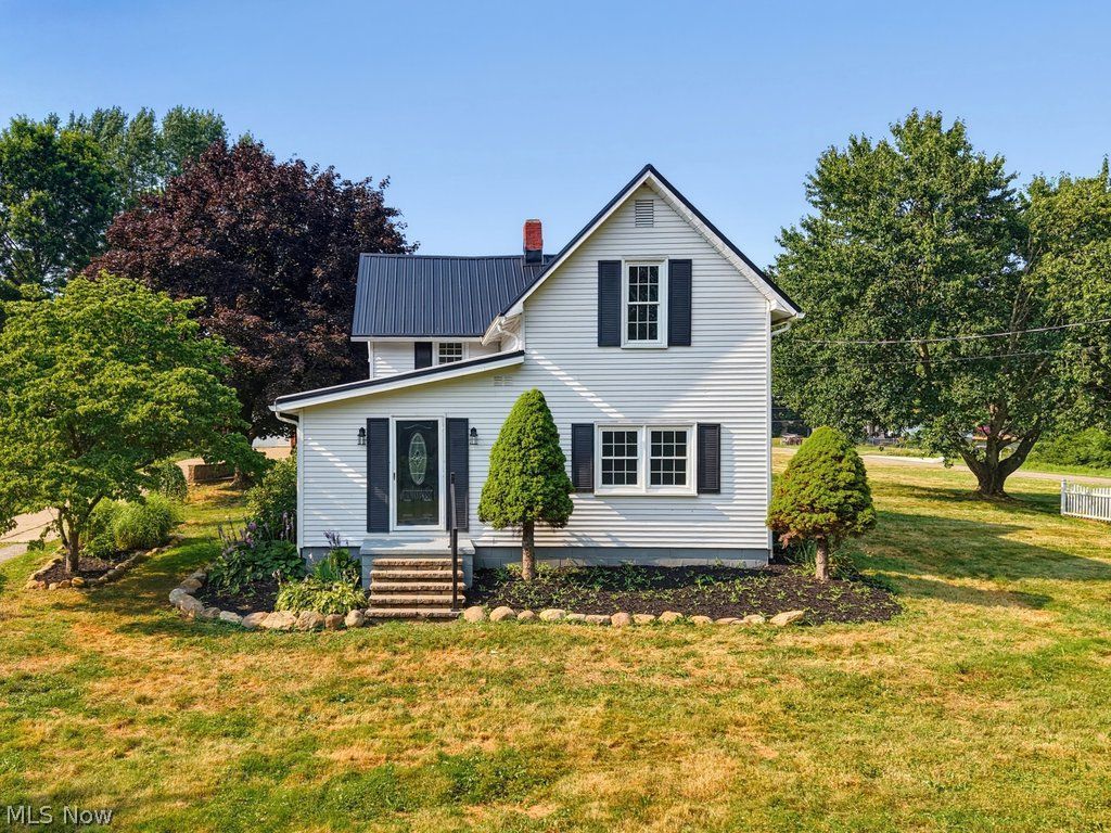 3477 Kinsley Drive NE Hartville OH 44632