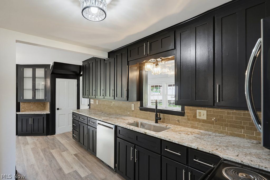 3477 Kinsley Drive NE Hartville OH 44632
