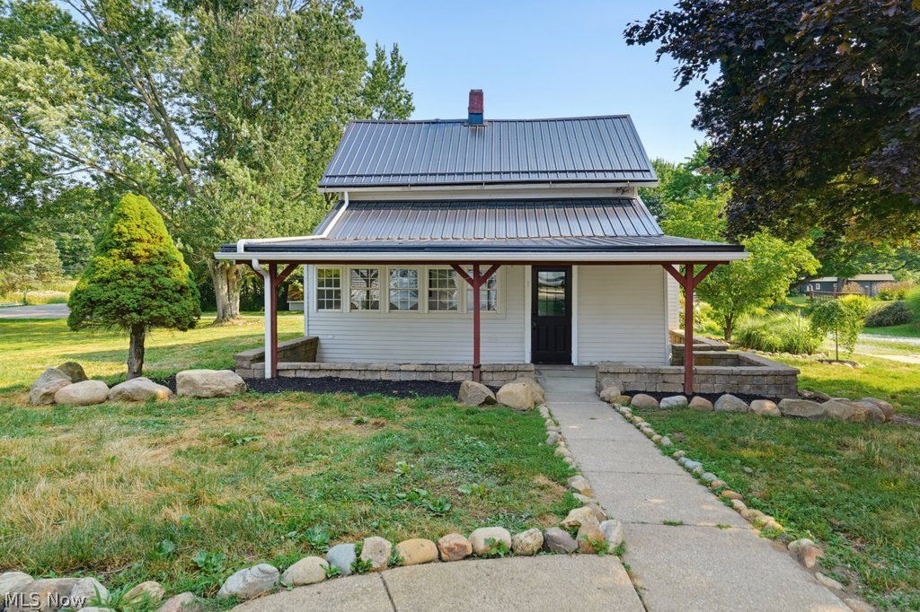 3477 Kinsley Drive NE Hartville OH 44632