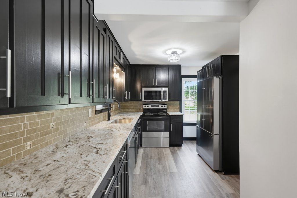 3477 Kinsley Drive NE Hartville OH 44632