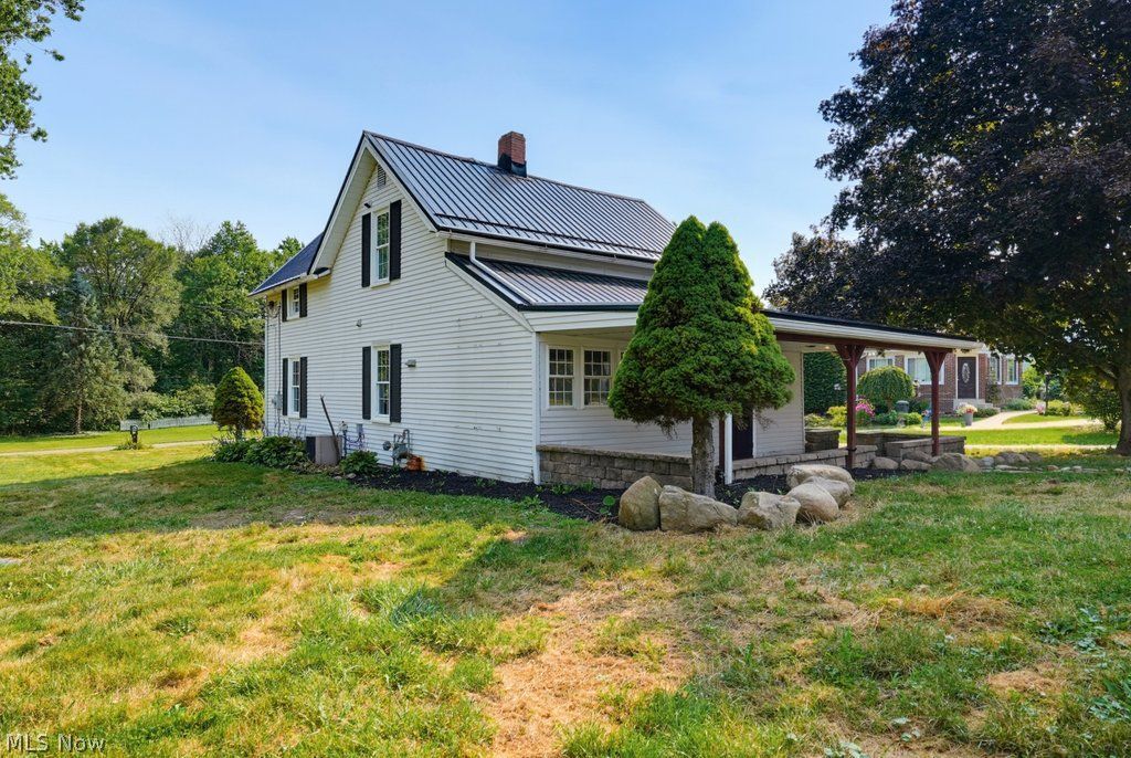 3477 Kinsley Drive NE Hartville OH 44632