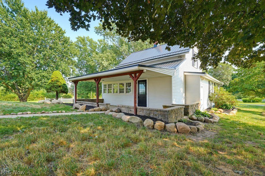 3477 Kinsley Drive NE Hartville OH 44632