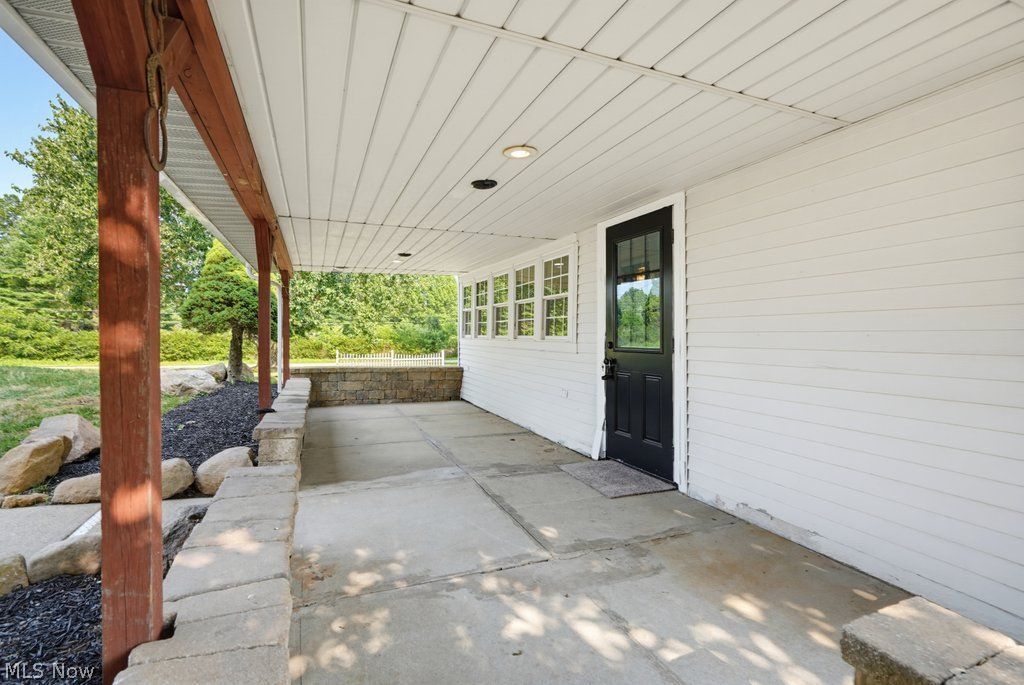 3477 Kinsley Drive NE Hartville OH 44632